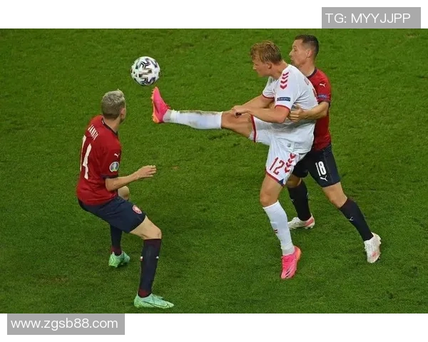 捷克2-0淘汰丹麦，重现欧洲赛场的荣耀时刻